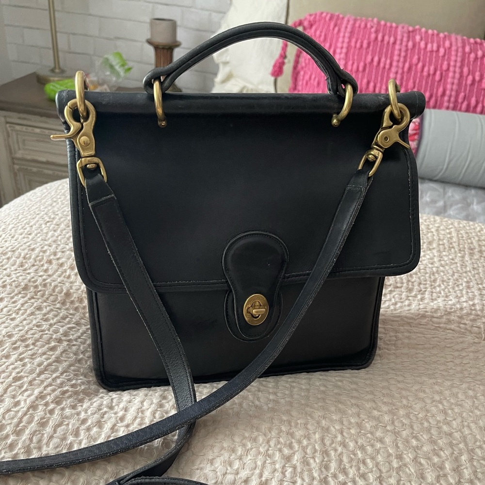 Coach vintage classic style leather purse